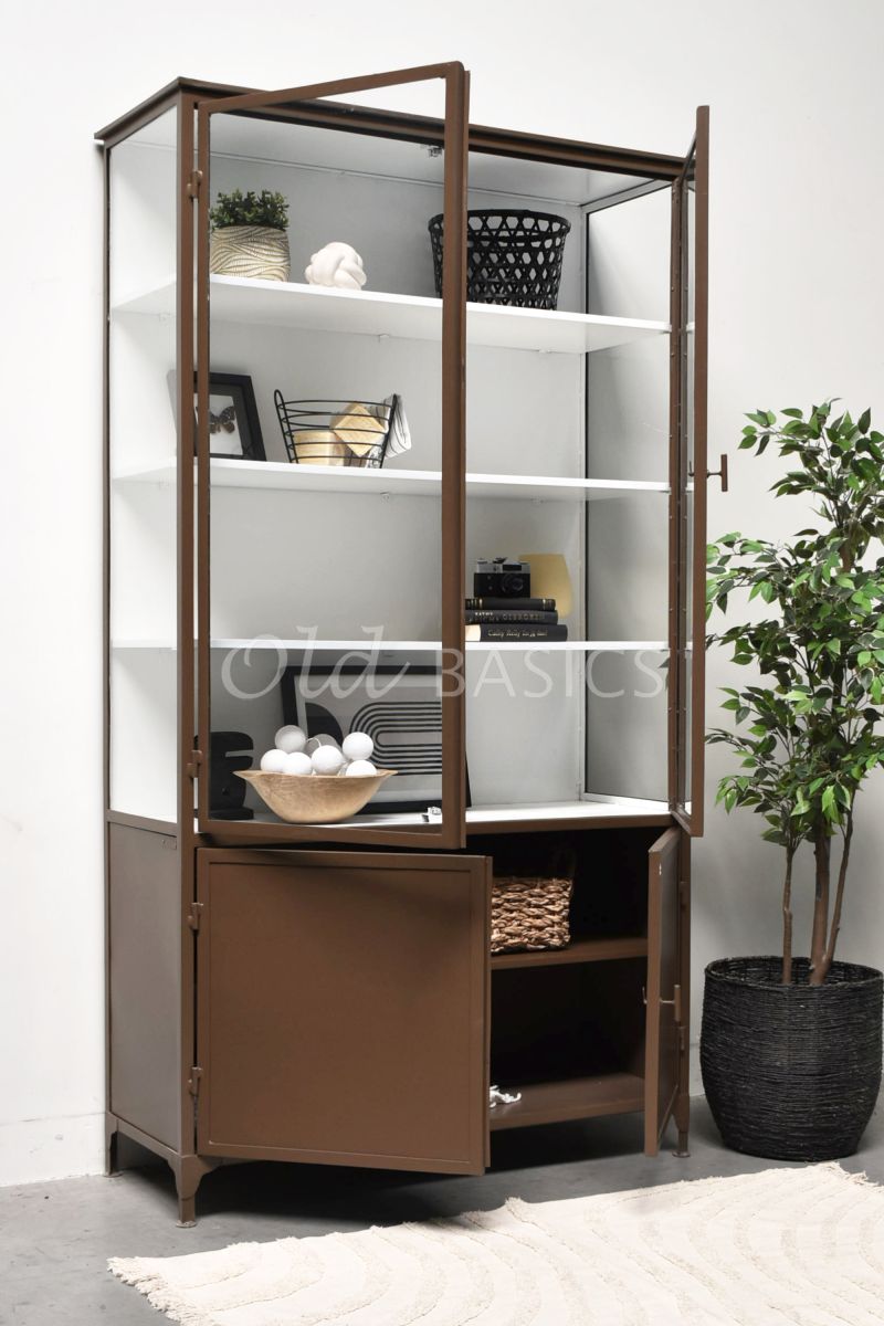 Detail van Apothekerskast Ilya Grand Walnootbruin, bruin, cognac, materiaal staal